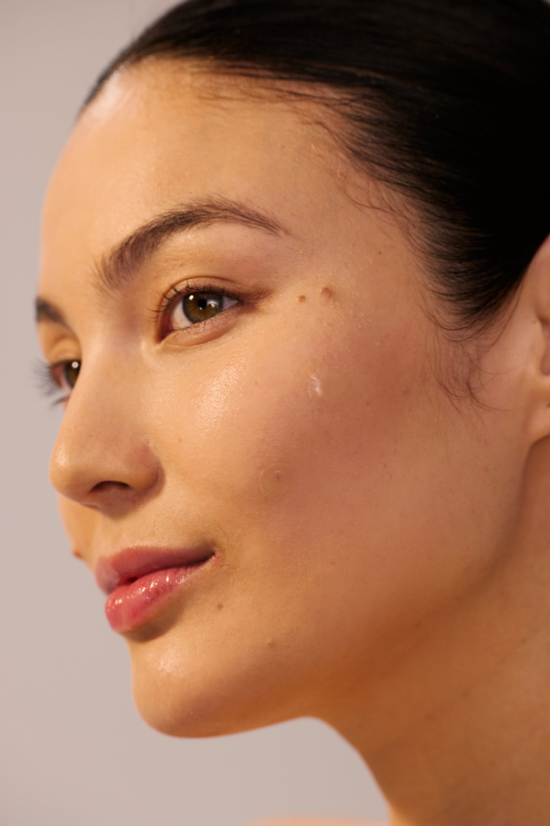 Hydrocollid acne patches designed to repair skin wounds, prevent scarring and reduce redness